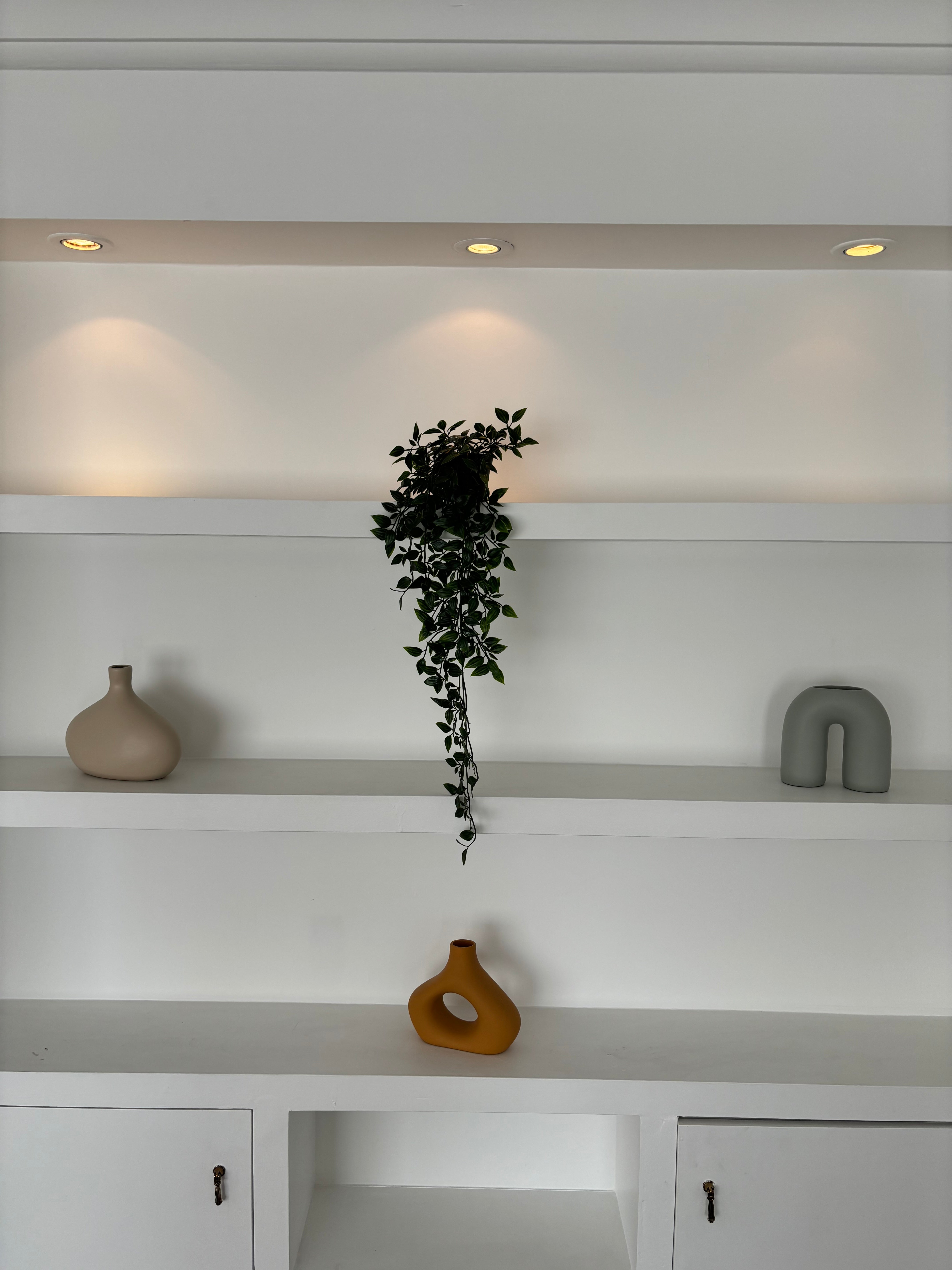 Alethia Delikli Vazo Taba