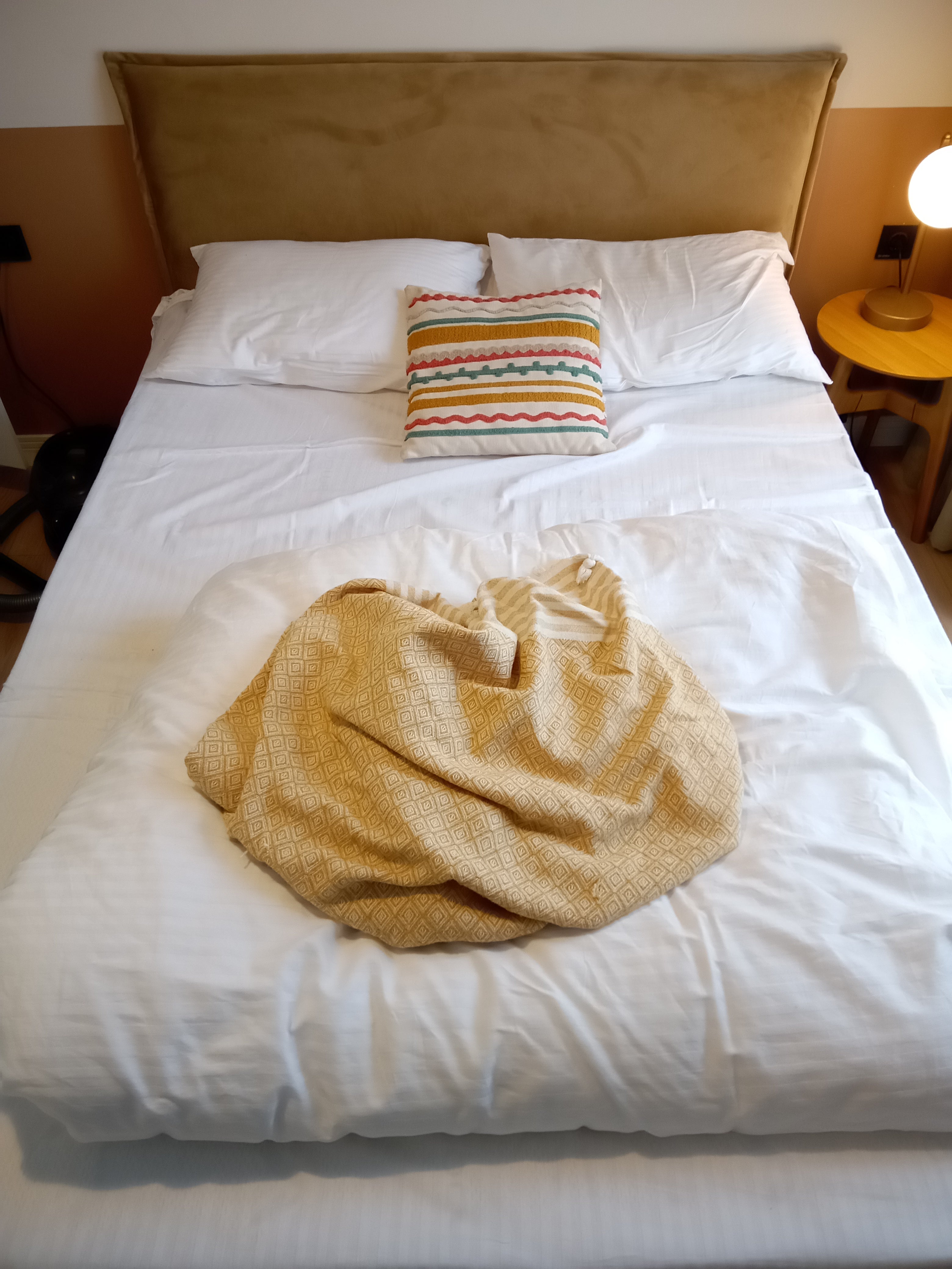 Opal Döşemeli Karyola 140x200