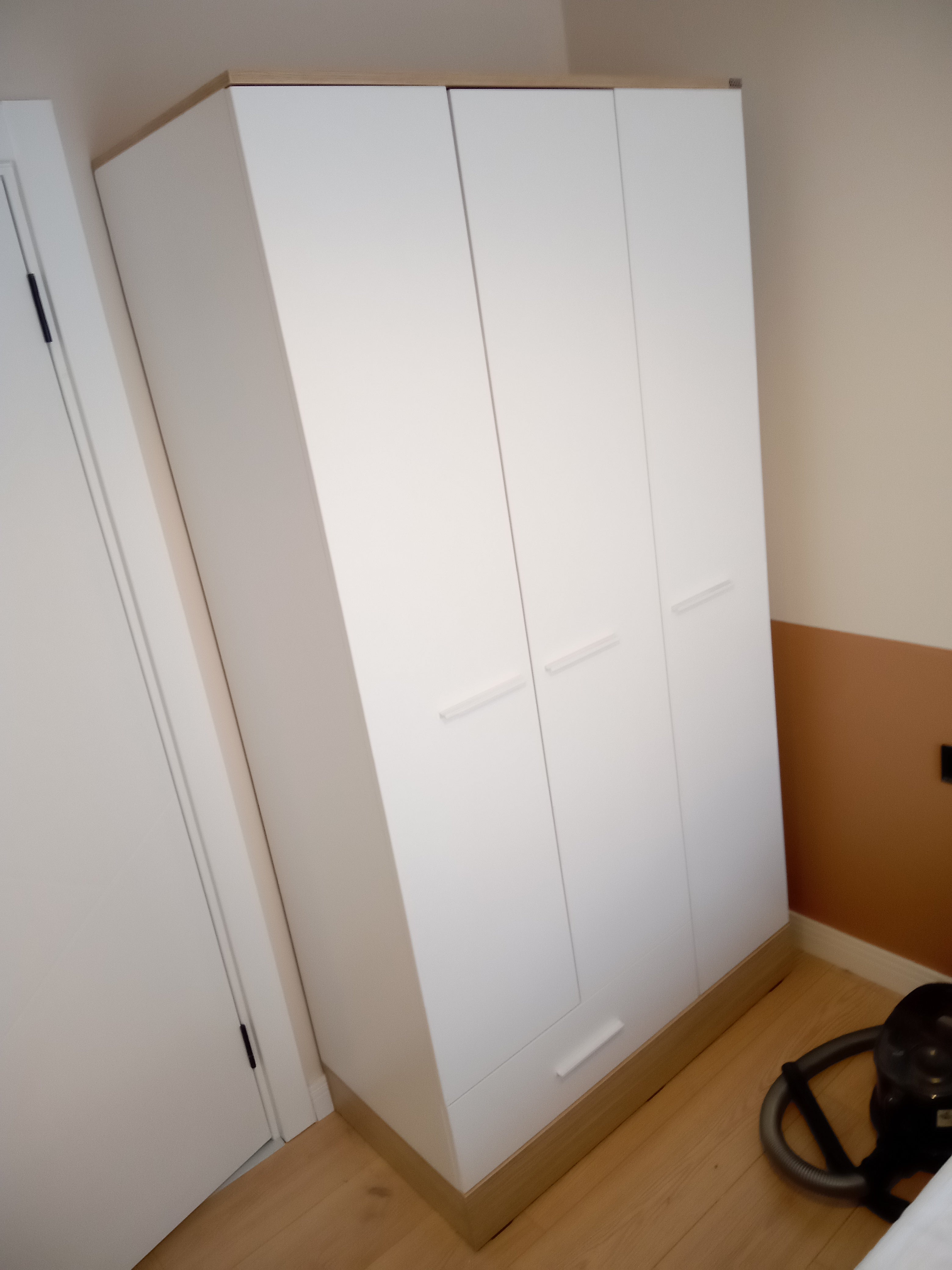 Base 3 Kapaklı Gardırop