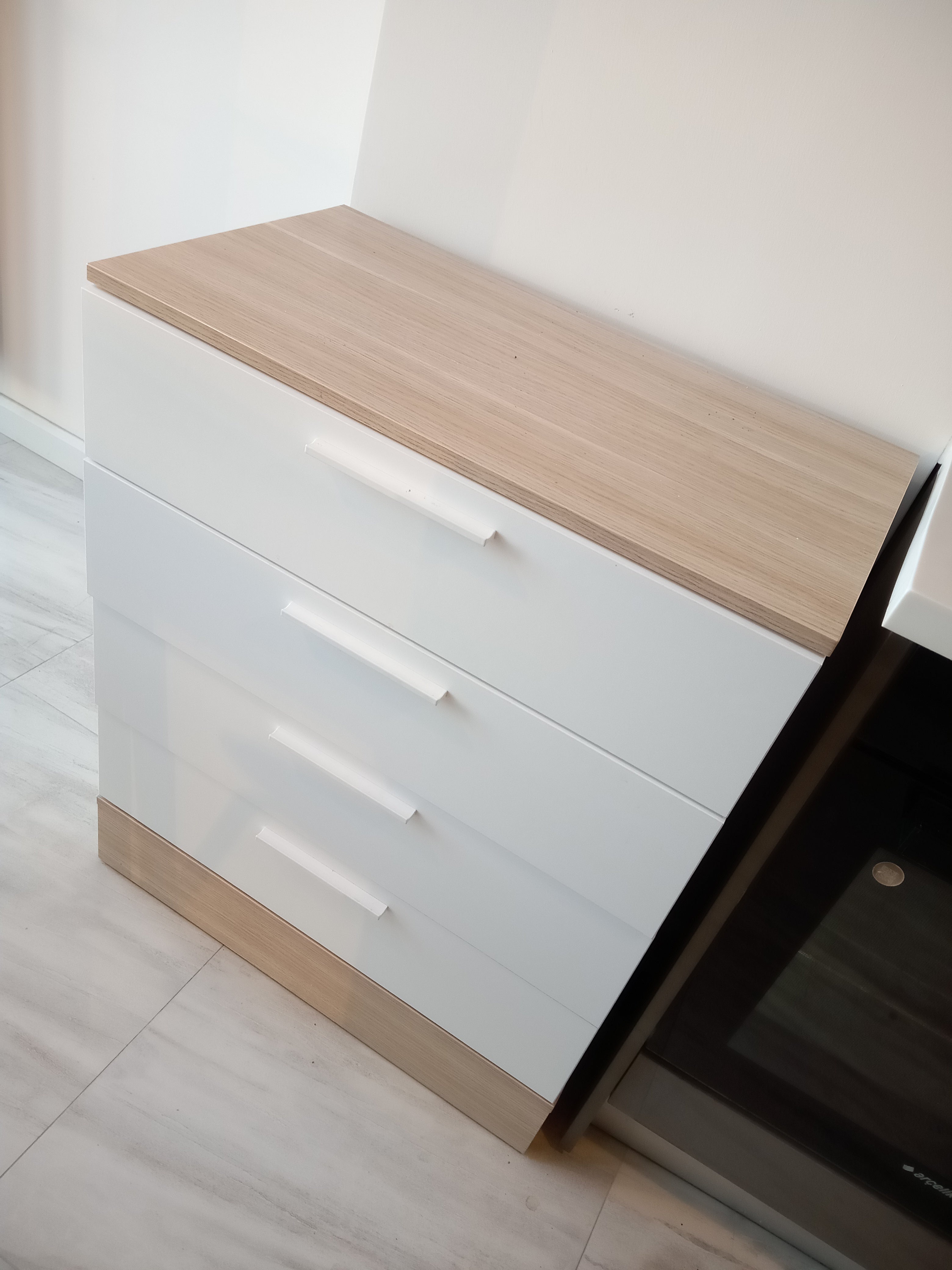 Ahşap Tablalı Beyaz Şifonyer