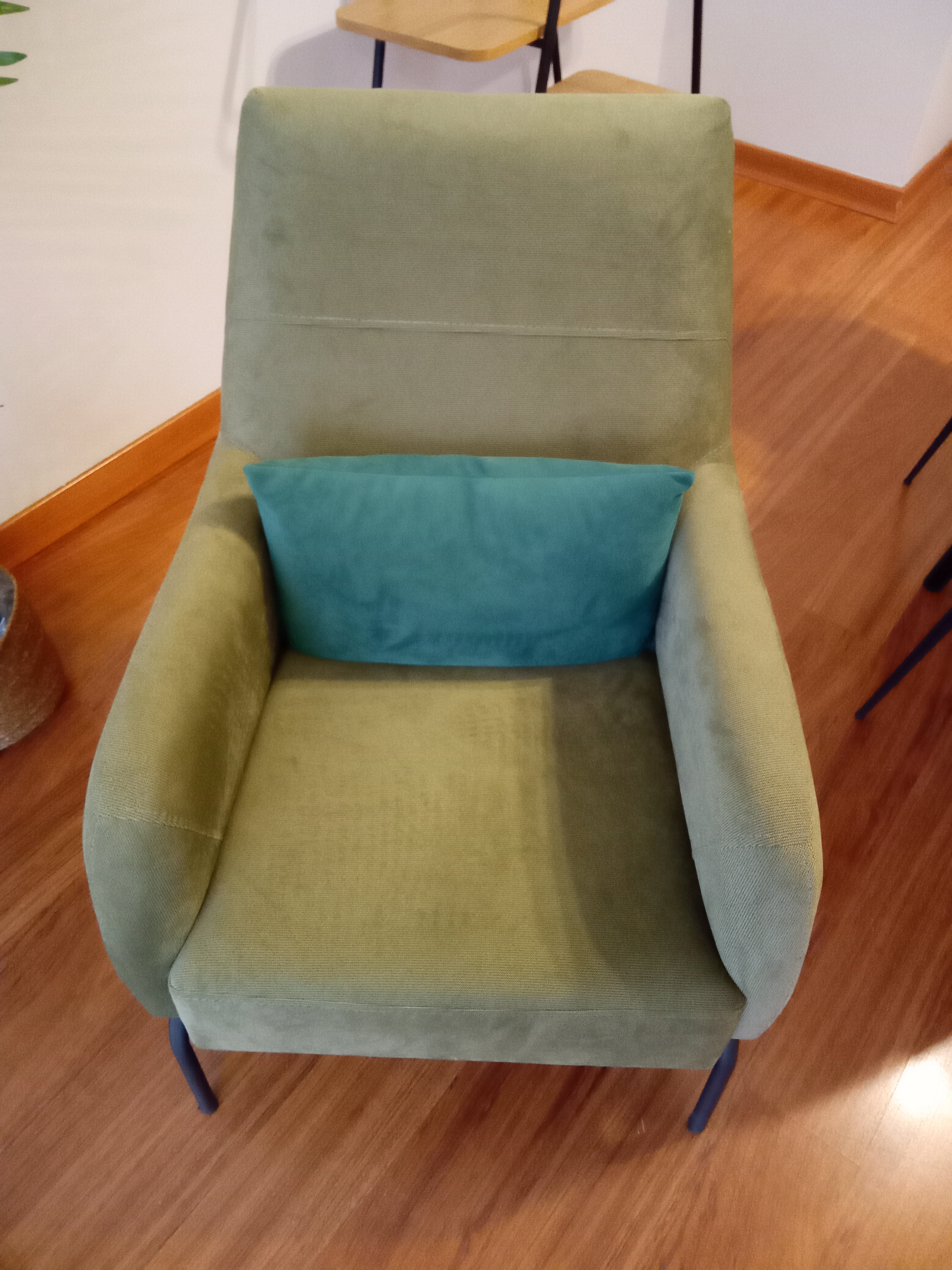 Neomi Metal Ayaklı Berjer Kadife Haki