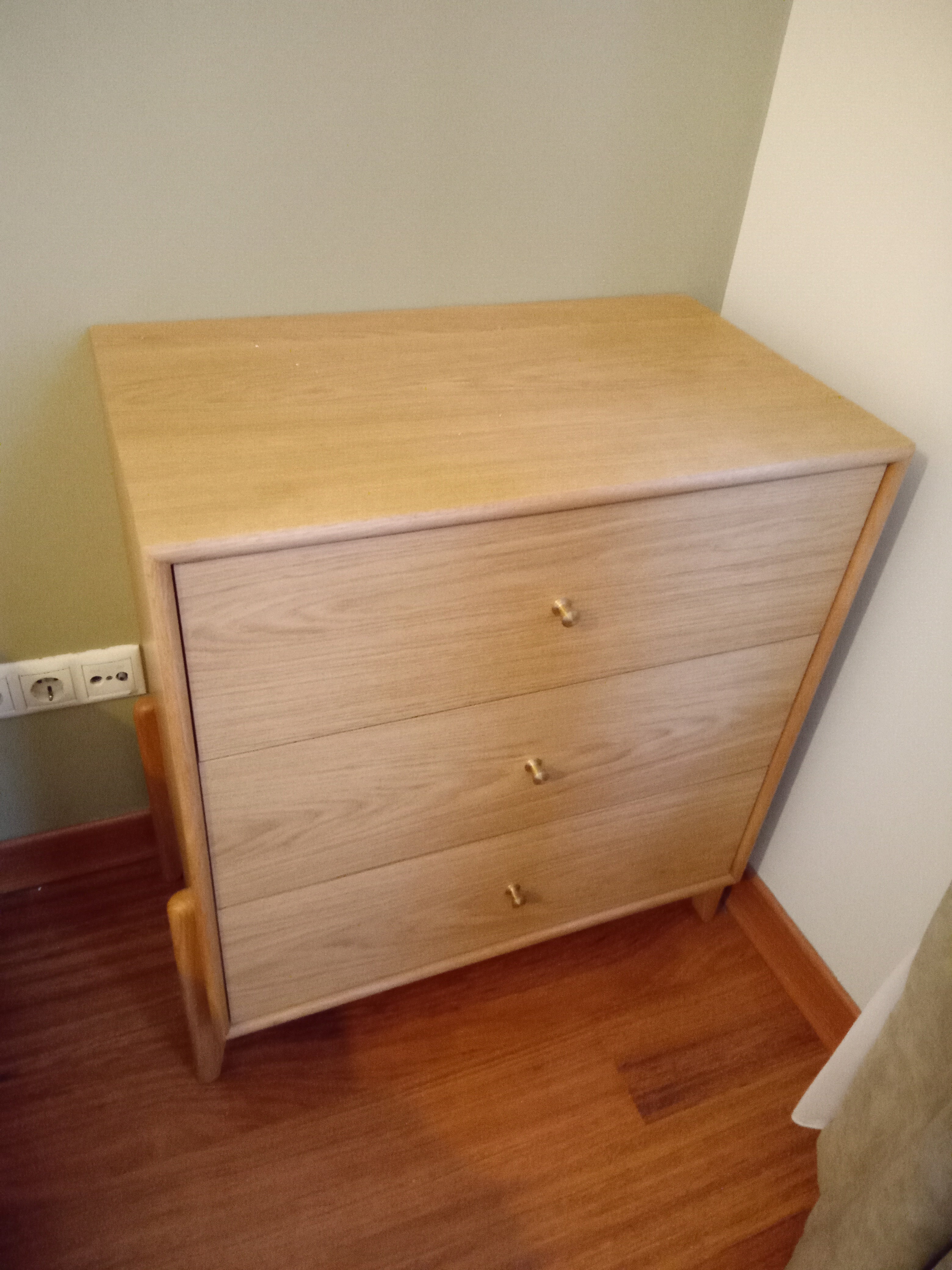 Fil 3 Çekmeceli Şifonyer Meşe