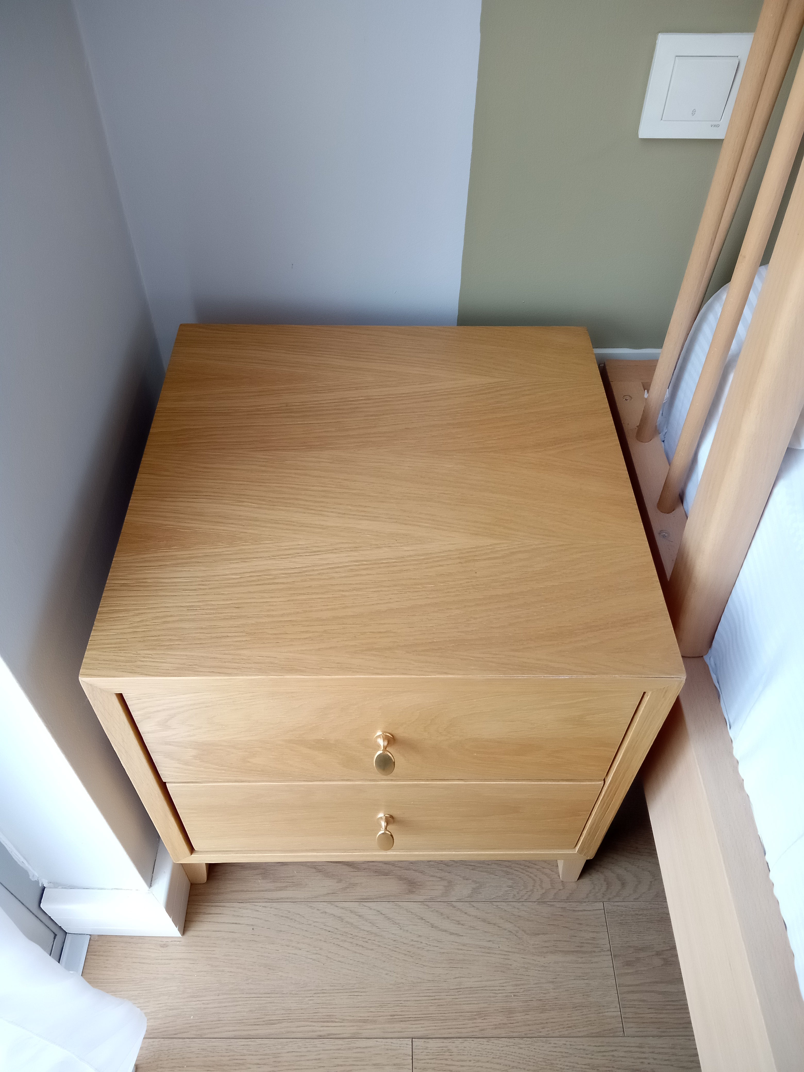 Fil 2 Çekmeceli Komodin Meşe