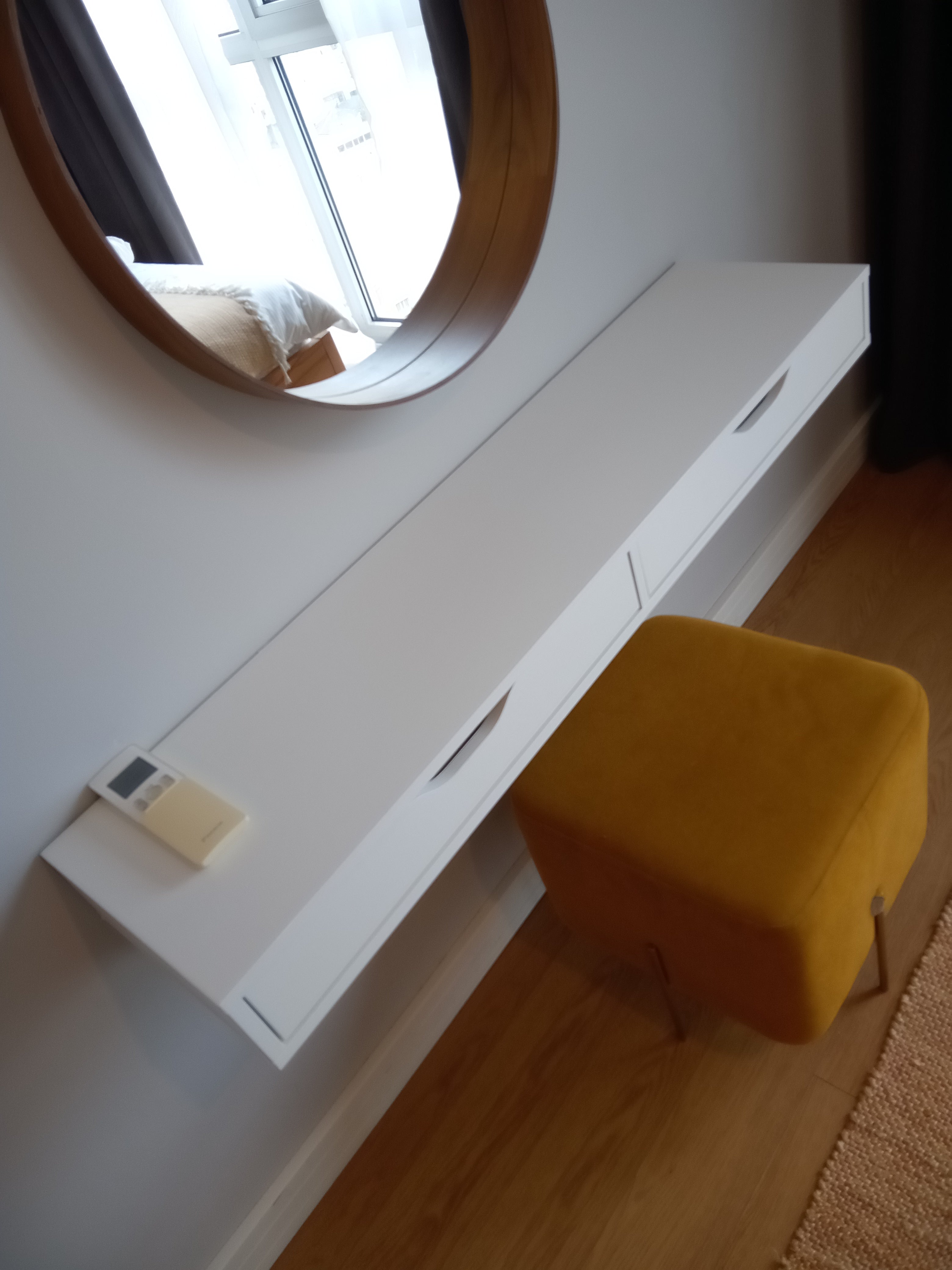 Ekby Çekmeceli Duvar Rafı