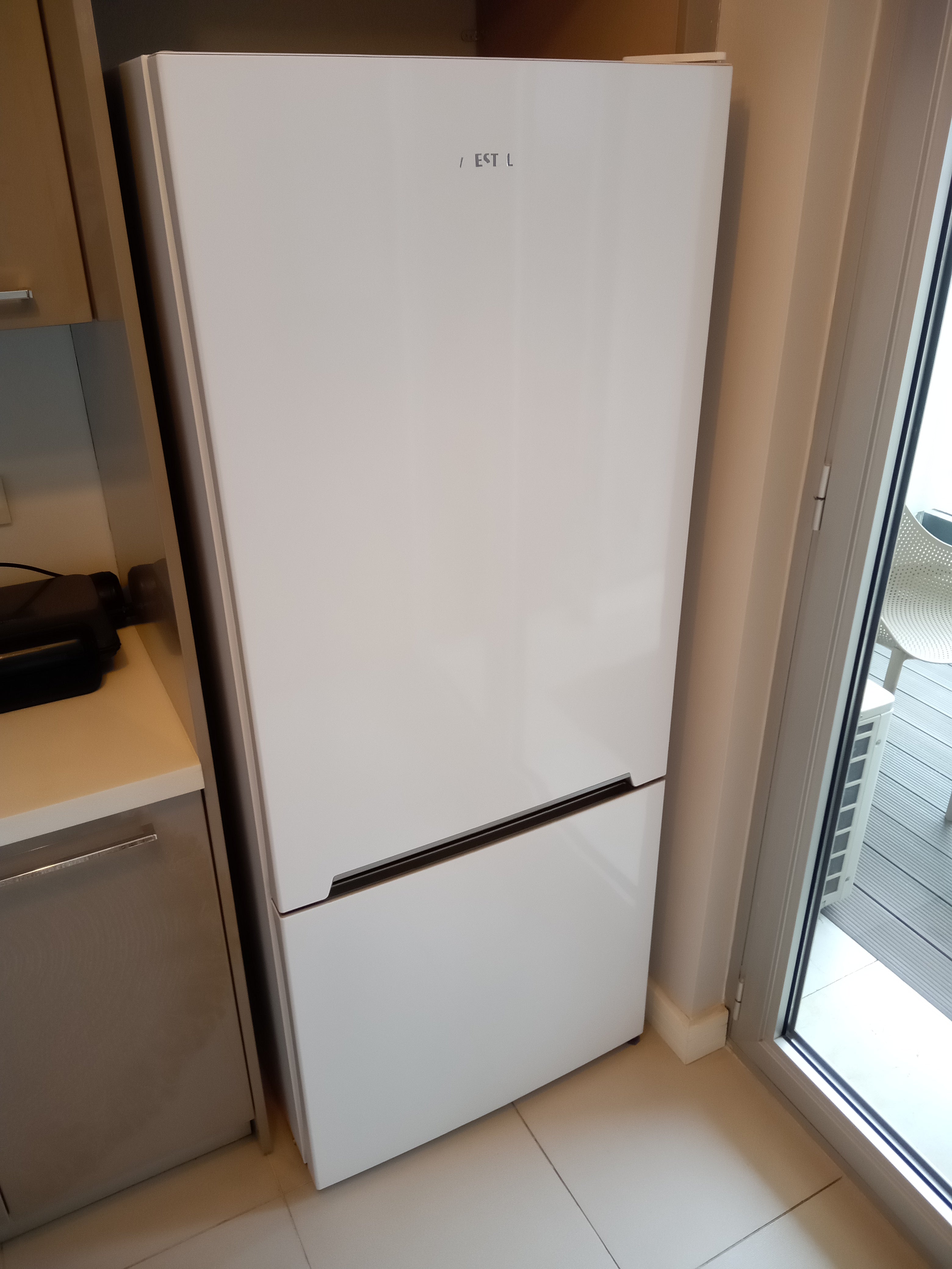 Vestel 427 Lt No-Frost Buzdolabı NFK48011