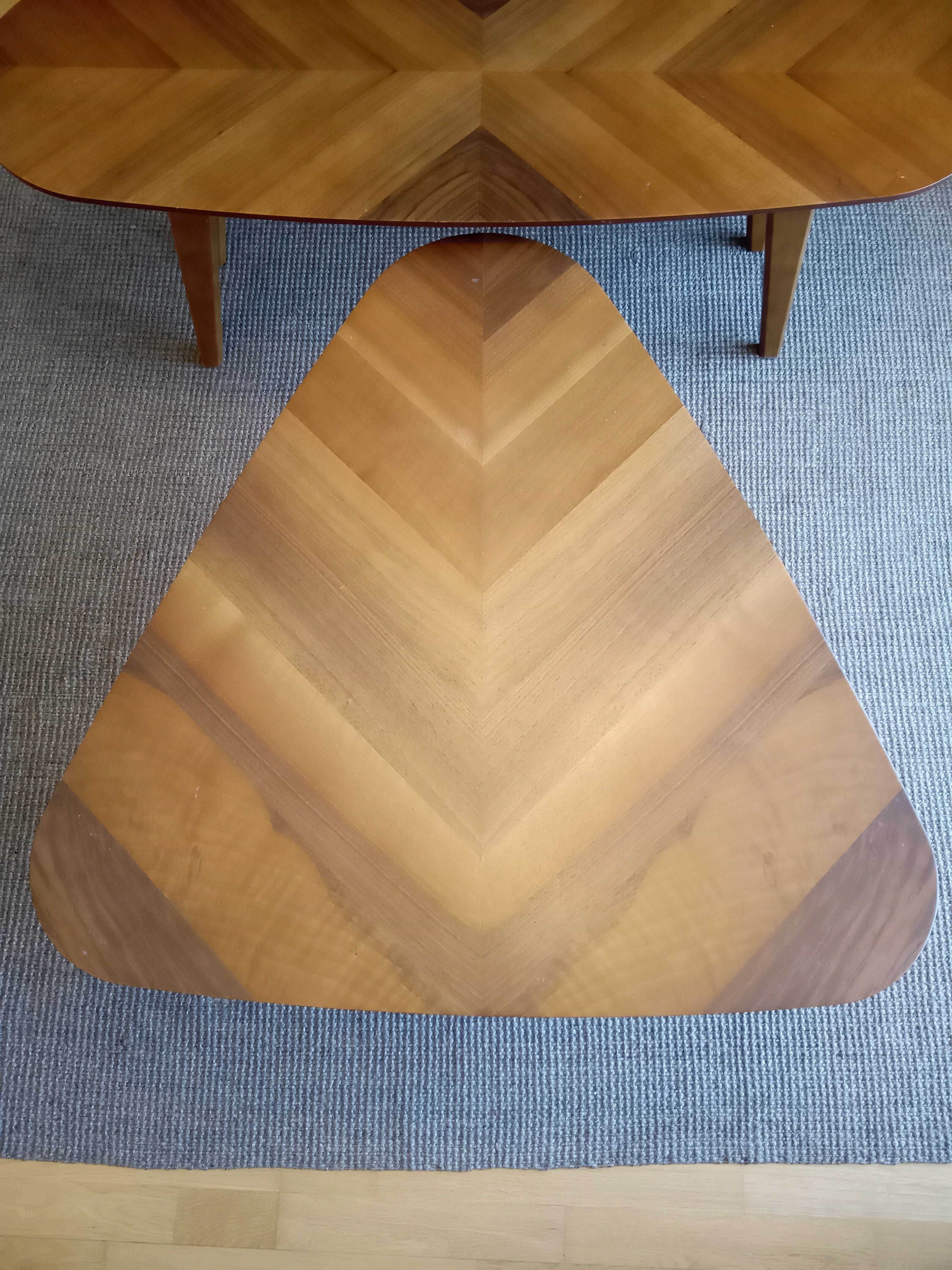 Helsinki Orta Sehpa Ceviz Üçgen