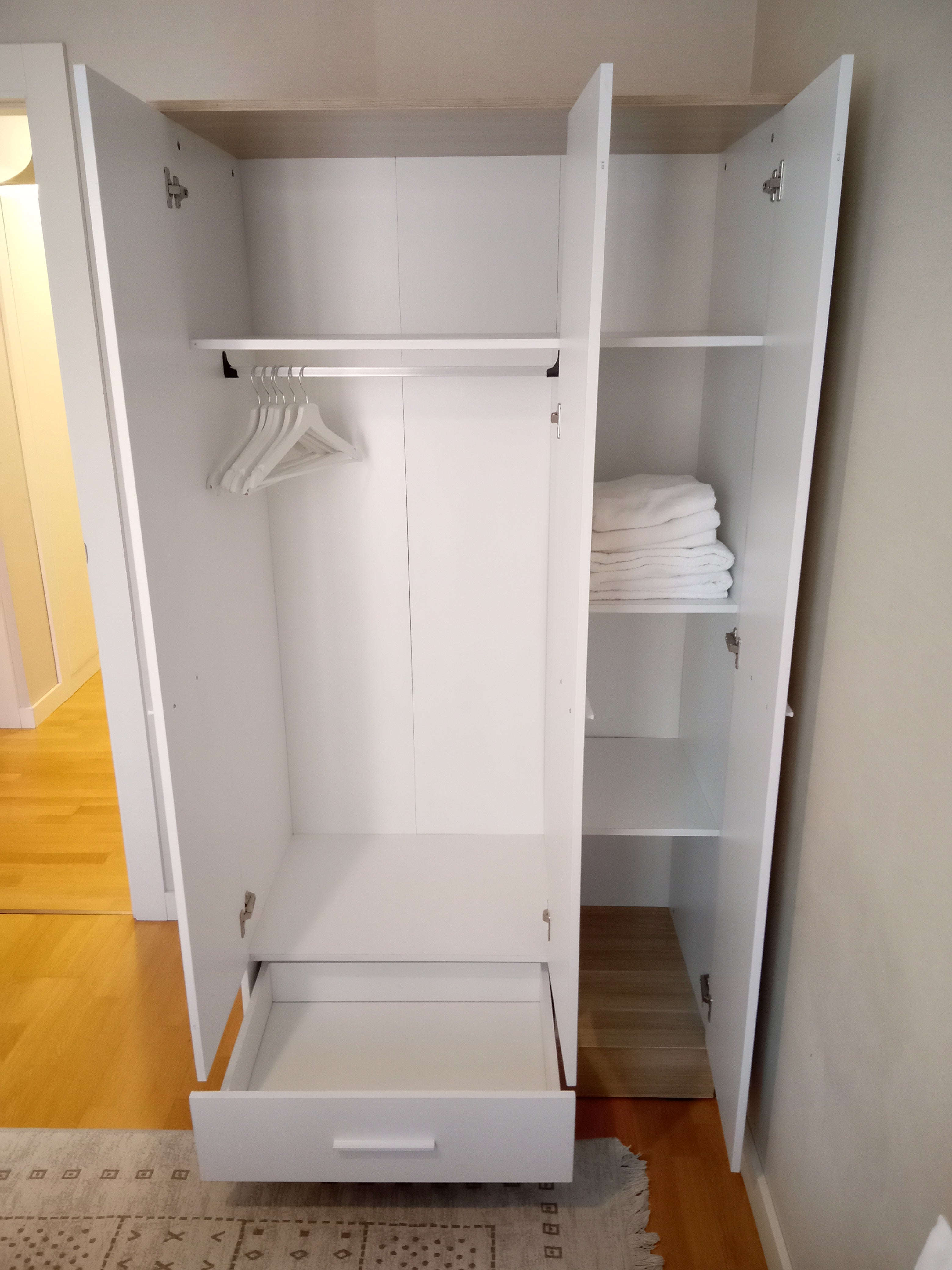 Base 3 Kapaklı Gardırop