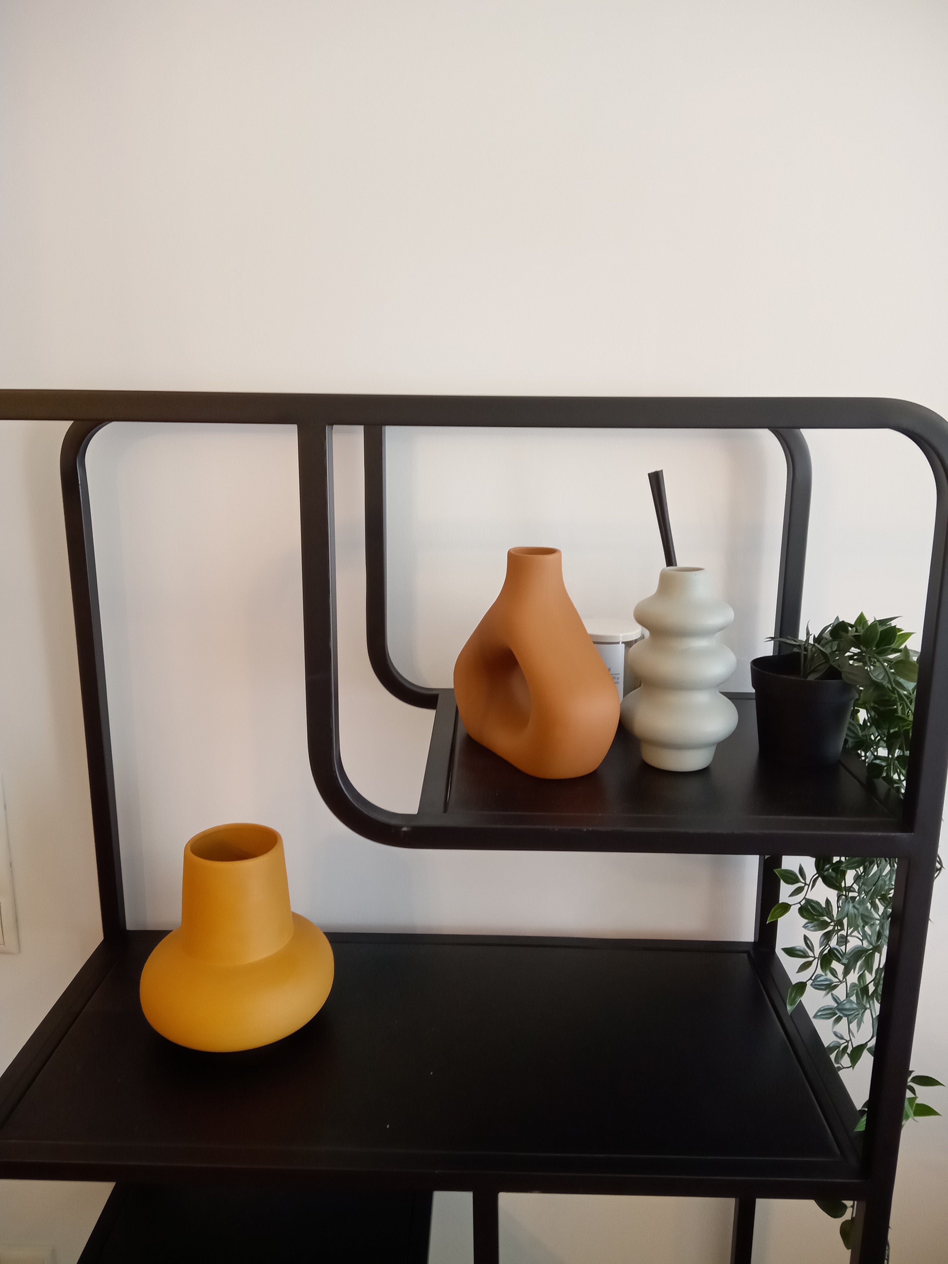 Alethia Delikli Vazo Taba