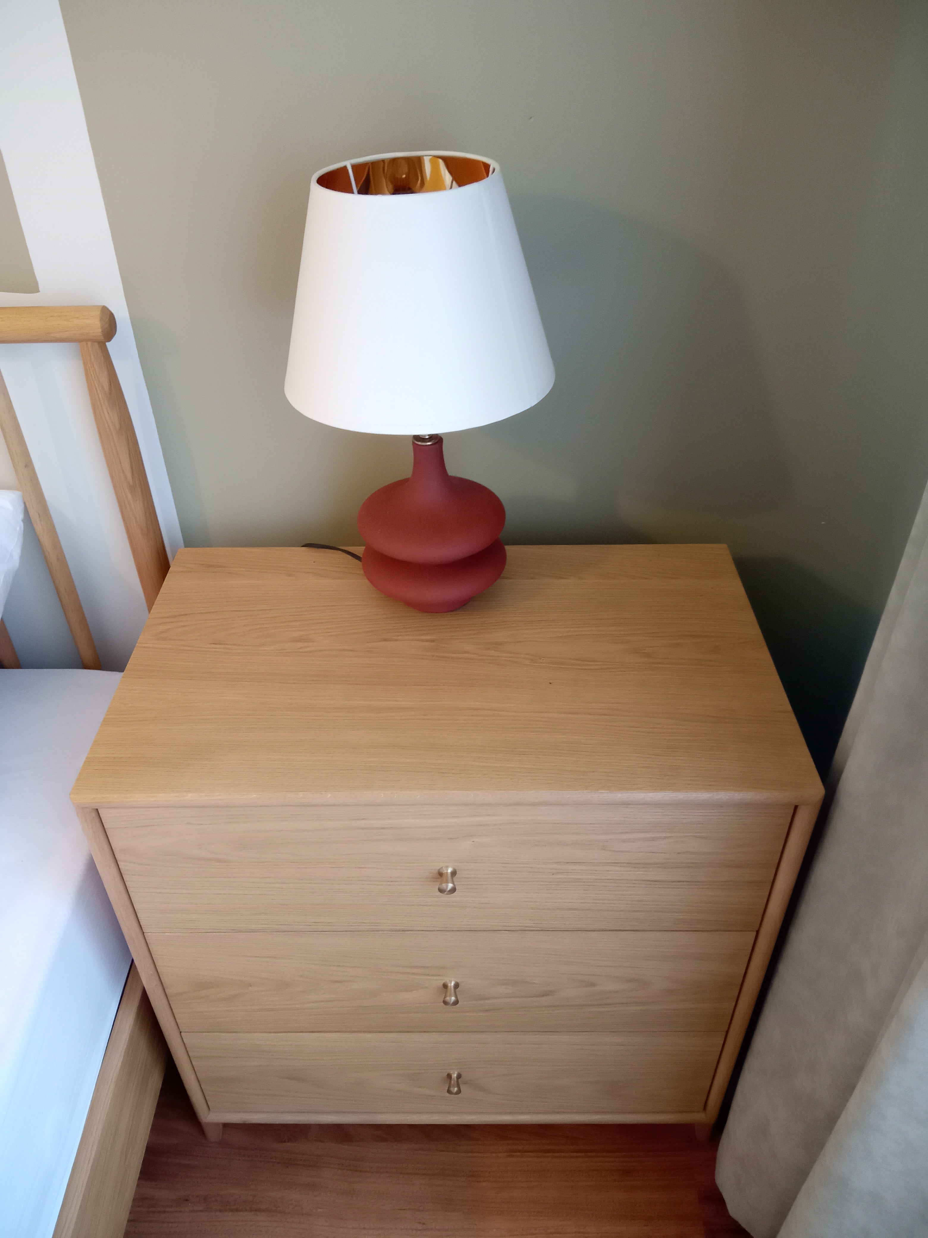 Fil 3 Çekmeceli Şifonyer Meşe