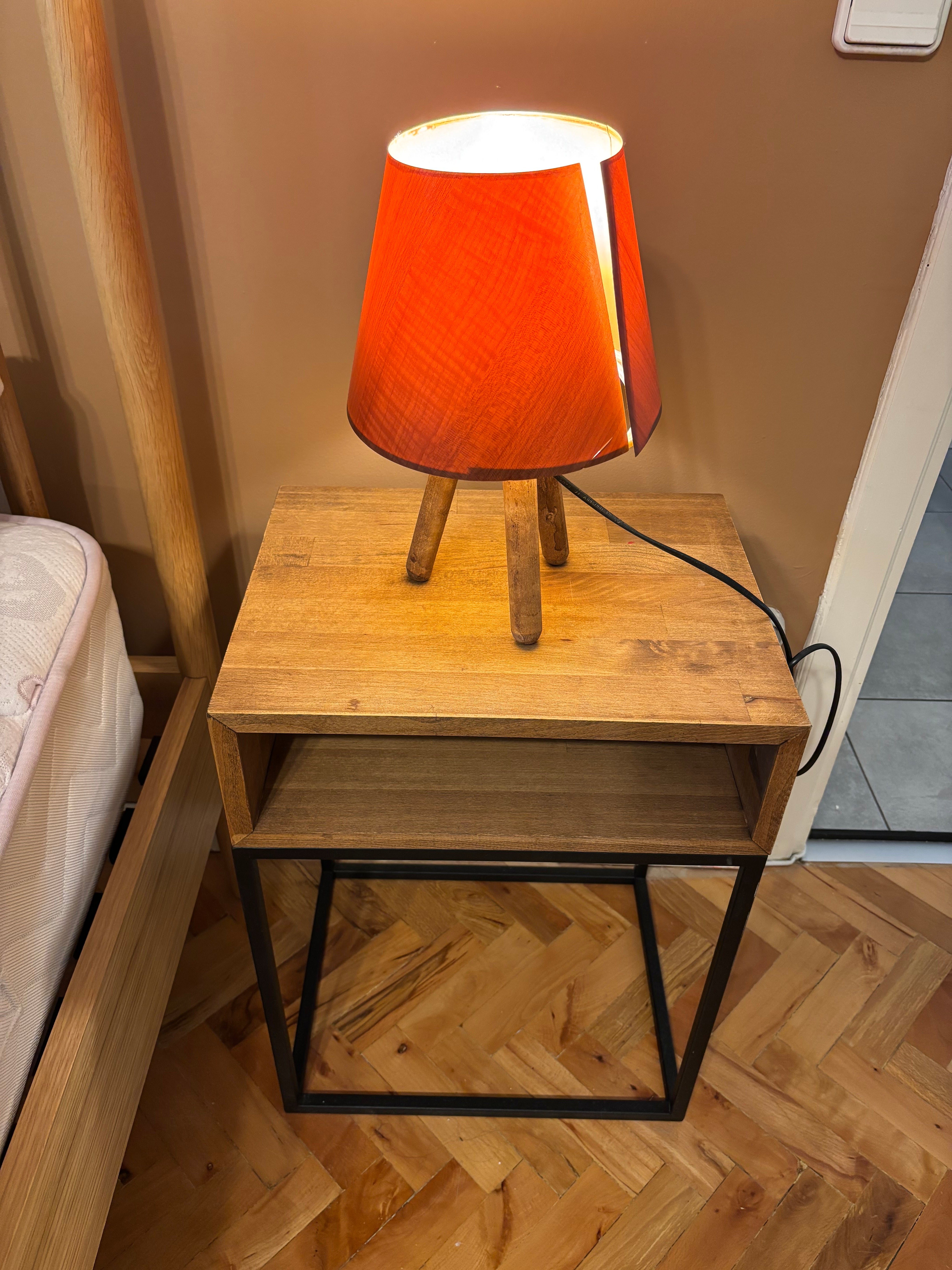 3 Ayaklı Abajur Kırmızı