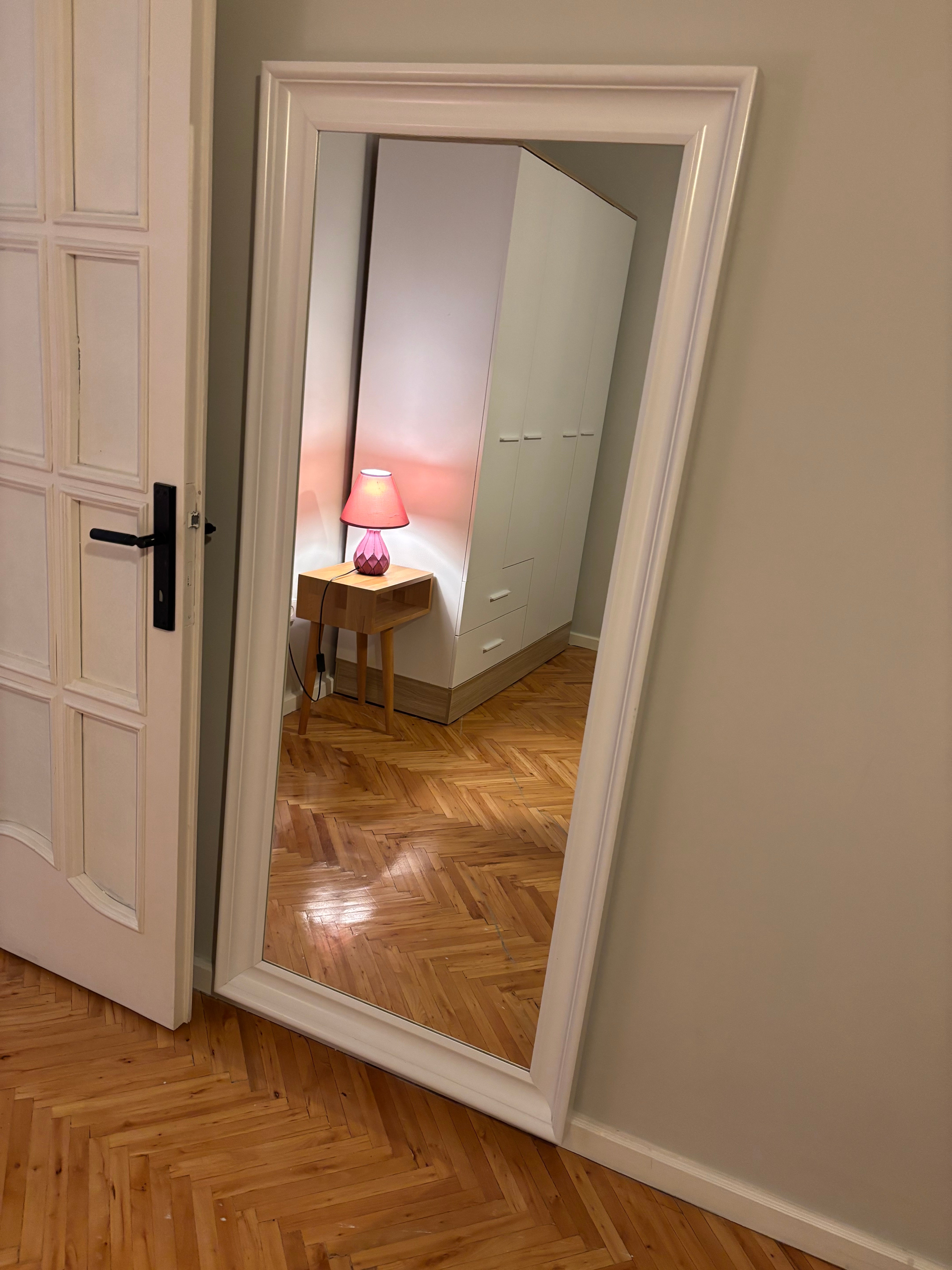 Beyaz Çıtalı Boy Aynası