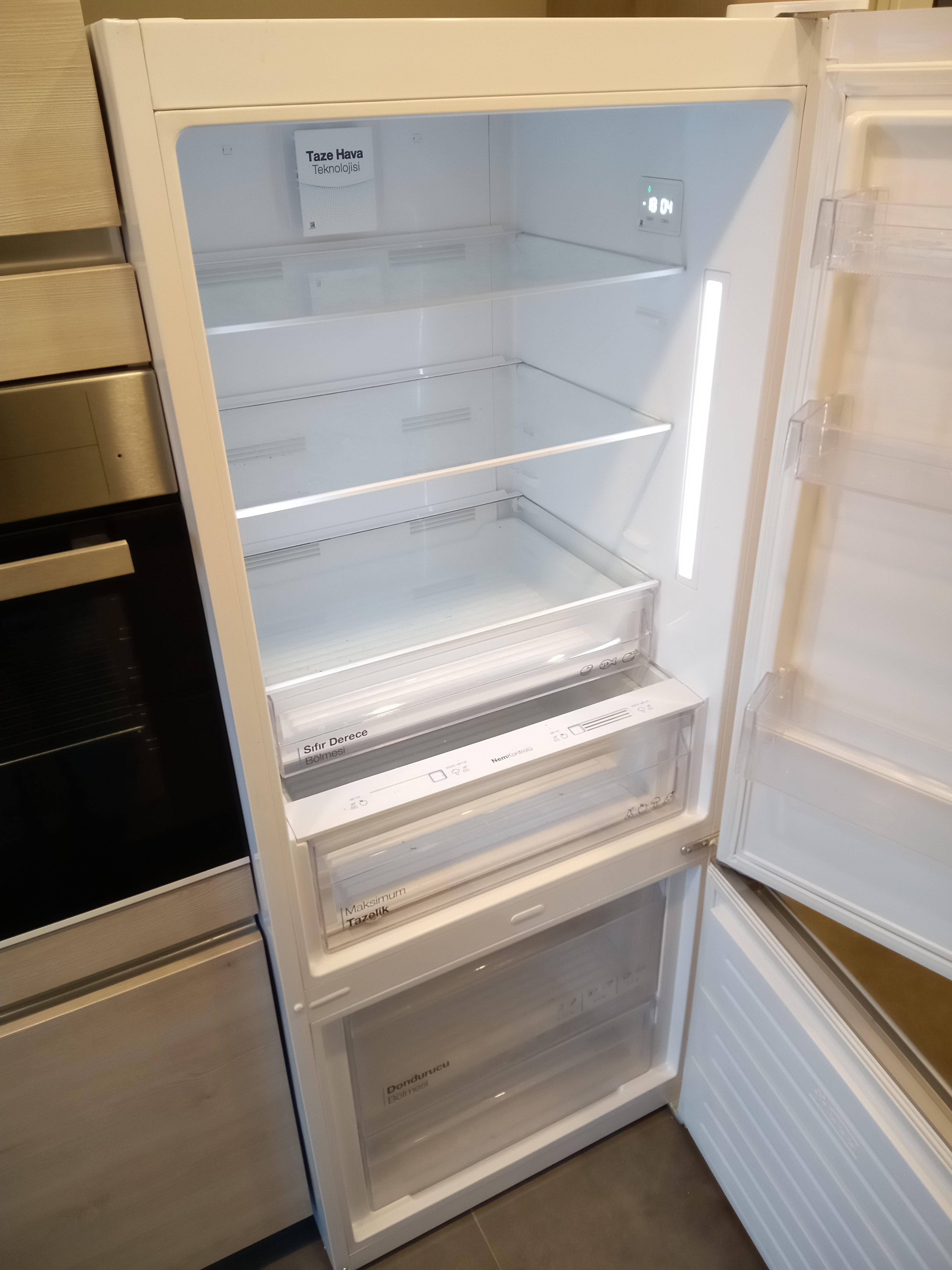 Vestel 330 Lt. No-Frost Buzdolabı NFK37101
